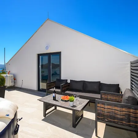 Hébergement de vacances Zvonimir By Interhome Sreser